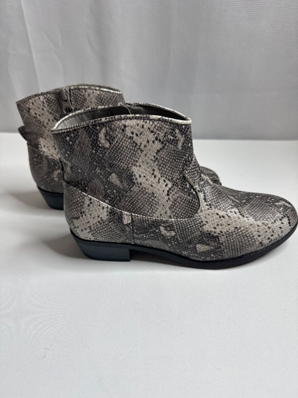 New Girls Size 4 Cat & Jack Graciela Ankle Boots Gray Snake Skin Print Target